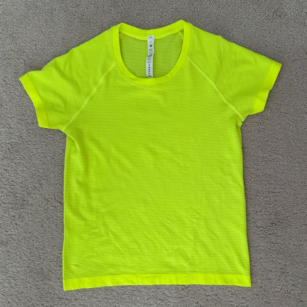 LULULEMON. Neon Yellow Swiftly Top. Size 6